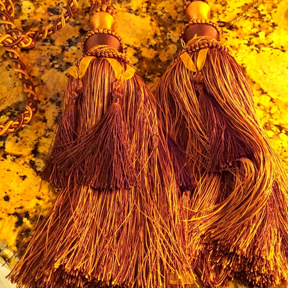 Set of curtain tassels